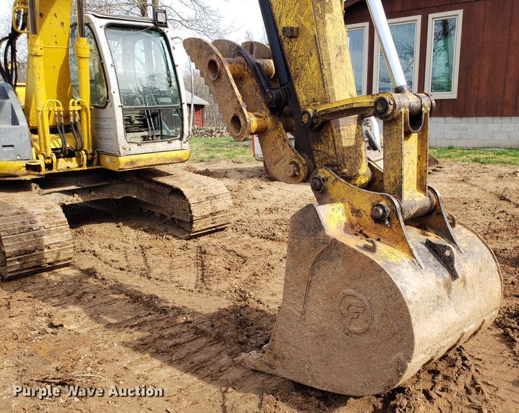 image for item EN9861 2005 Kobelco SK135SRLC-1E excavator