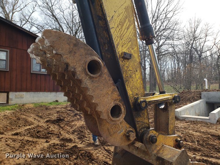 image for item EN9861 2005 Kobelco SK135SRLC-1E excavator