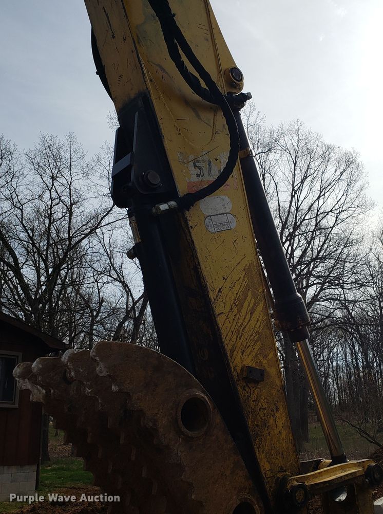 image for item EN9861 2005 Kobelco SK135SRLC-1E excavator