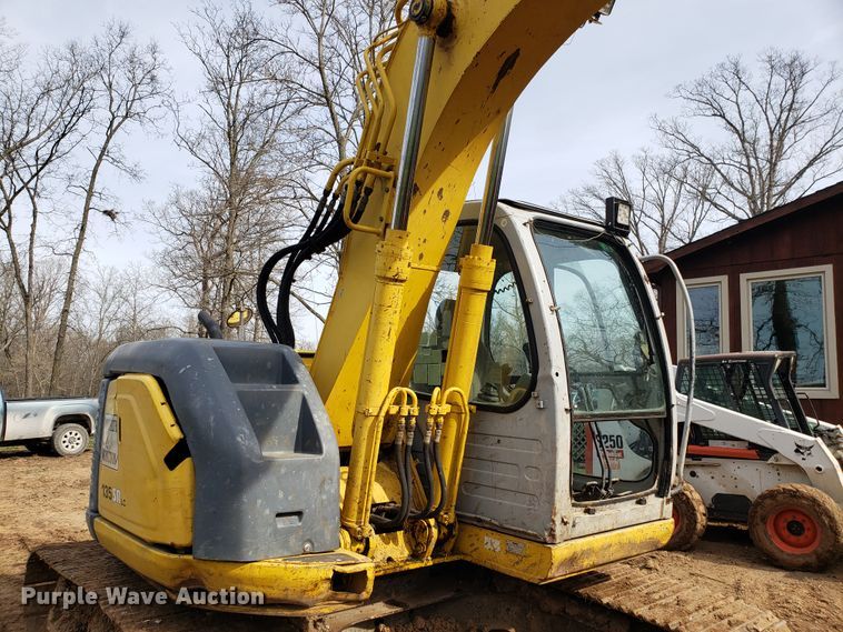 image for item EN9861 2005 Kobelco SK135SRLC-1E excavator