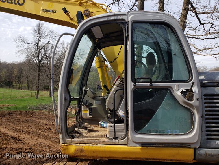 image for item EN9861 2005 Kobelco SK135SRLC-1E excavator