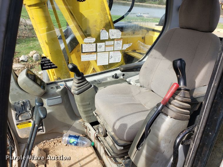 image for item EN9861 2005 Kobelco SK135SRLC-1E excavator