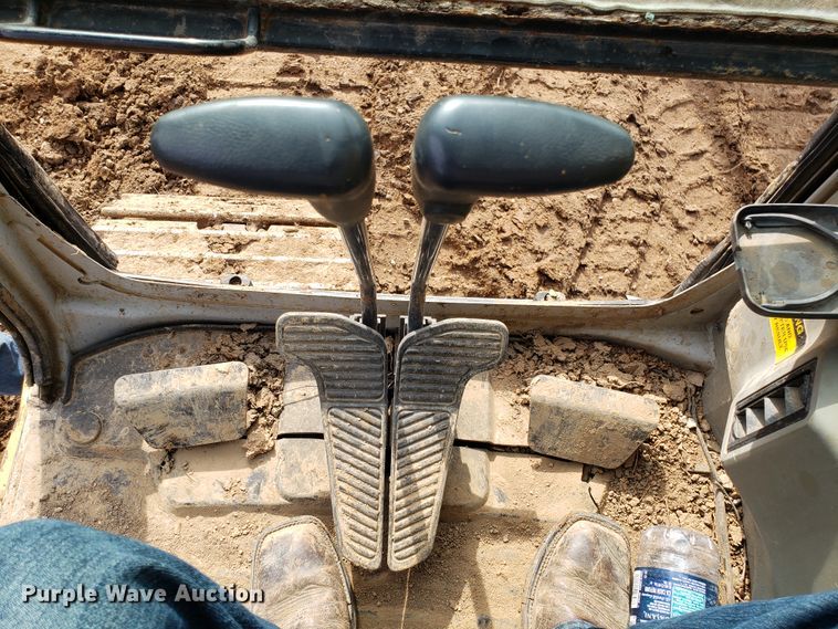 image for item EN9861 2005 Kobelco SK135SRLC-1E excavator