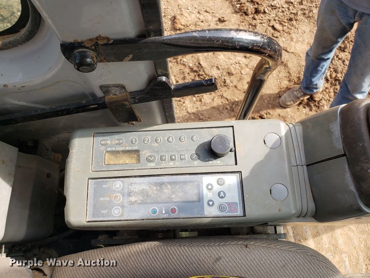 image for item EN9861 2005 Kobelco SK135SRLC-1E excavator