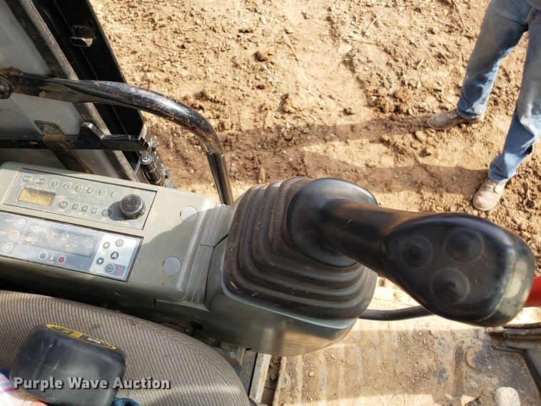 image for item EN9861 2005 Kobelco SK135SRLC-1E excavator