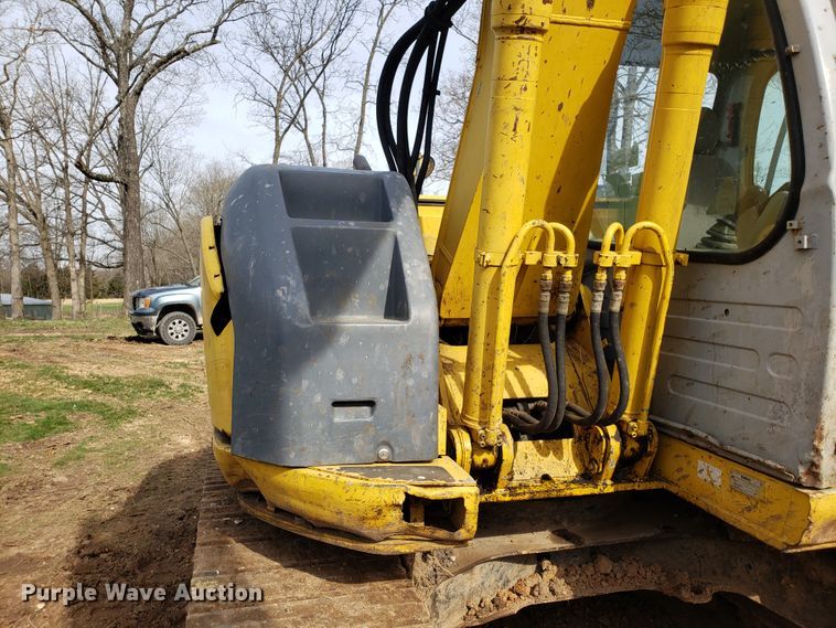 image for item EN9861 2005 Kobelco SK135SRLC-1E excavator