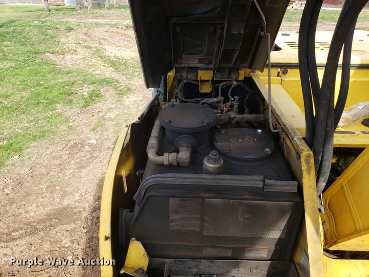 image for item EN9861 2005 Kobelco SK135SRLC-1E excavator