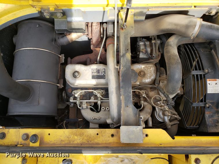 image for item EN9861 2005 Kobelco SK135SRLC-1E excavator