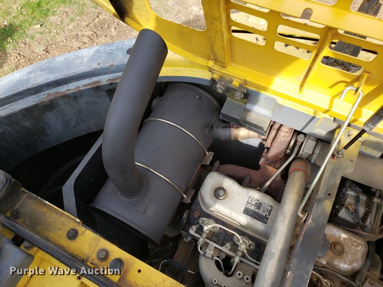 image for item EN9861 2005 Kobelco SK135SRLC-1E excavator