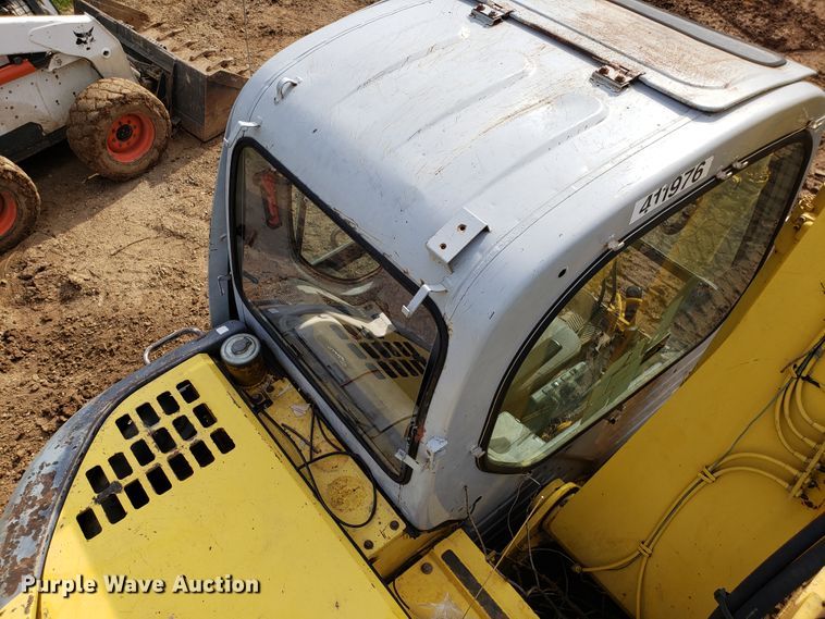 image for item EN9861 2005 Kobelco SK135SRLC-1E excavator