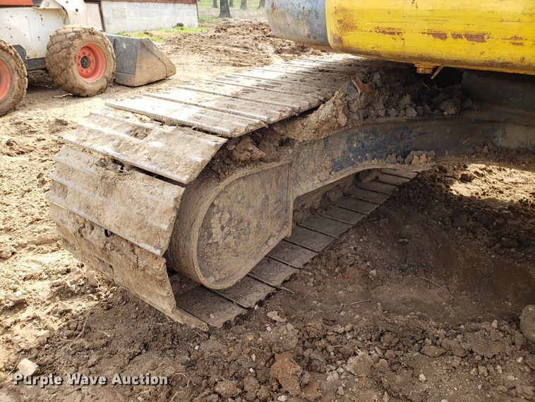 image for item EN9861 2005 Kobelco SK135SRLC-1E excavator