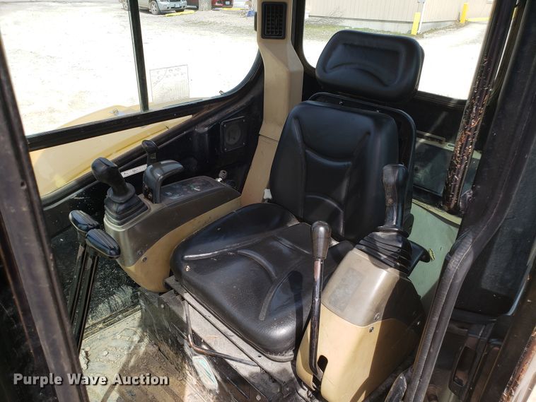 image for item EN9864 2003 Caterpillar 305C CR mini excavator