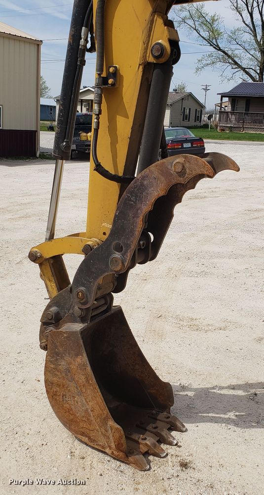 image for item EN9864 2003 Caterpillar 305C CR mini excavator