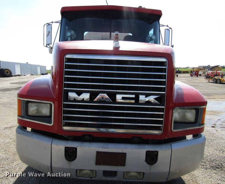 image for item EU9687 1991 Mack CH613 tank truck