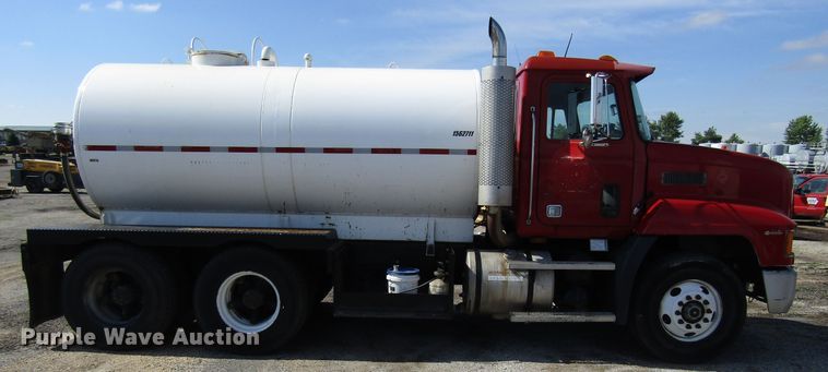 image for item EU9687 1991 Mack CH613 tank truck