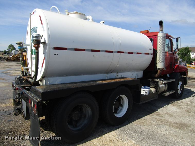 image for item EU9687 1991 Mack CH613 tank truck