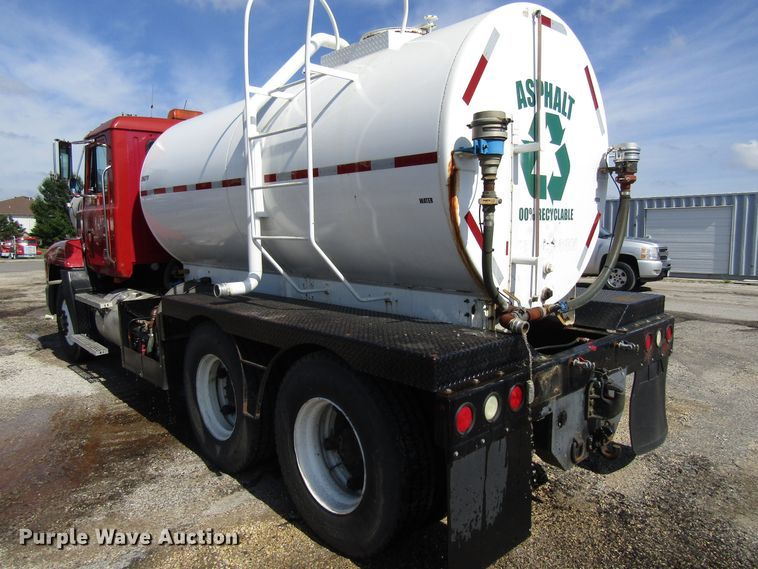 image for item EU9687 1991 Mack CH613 tank truck