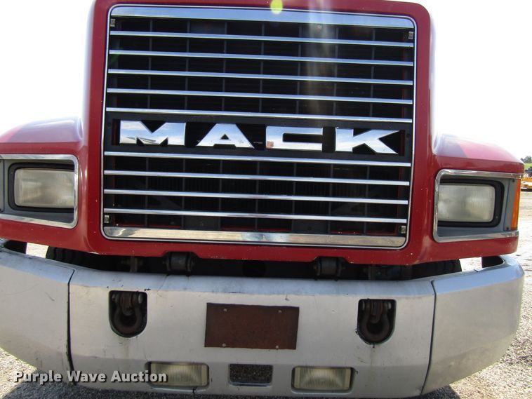 image for item EU9687 1991 Mack CH613 tank truck
