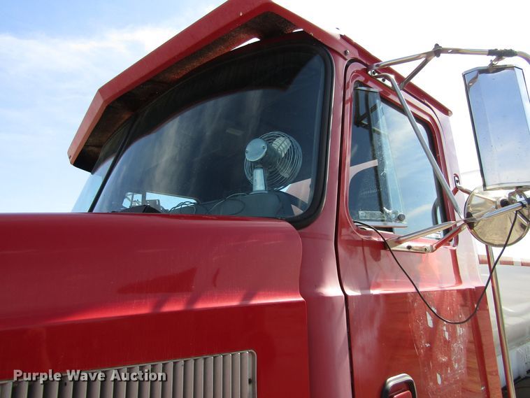 image for item EU9687 1991 Mack CH613 tank truck