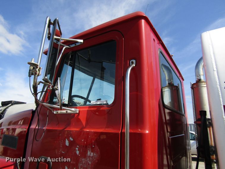 image for item EU9687 1991 Mack CH613 tank truck