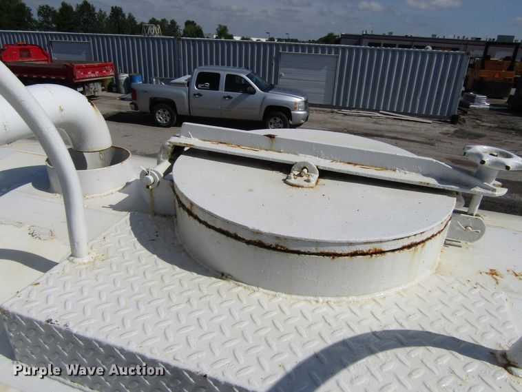 image for item EU9687 1991 Mack CH613 tank truck