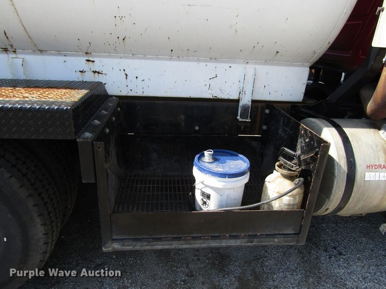 image for item EU9687 1991 Mack CH613 tank truck