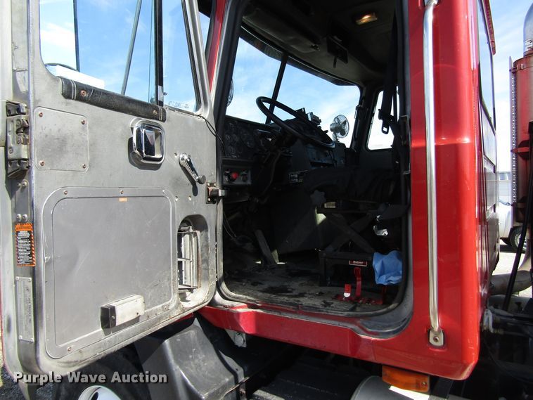 image for item EU9687 1991 Mack CH613 tank truck