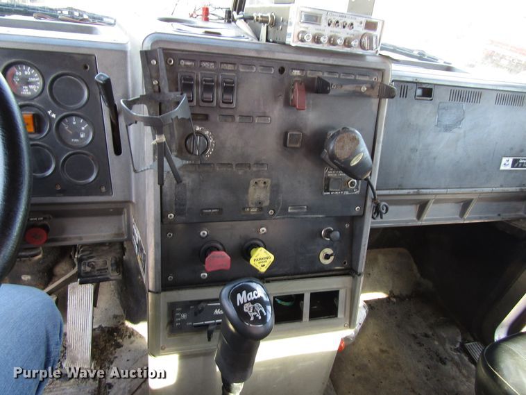 image for item EU9687 1991 Mack CH613 tank truck