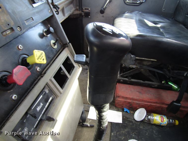 image for item EU9687 1991 Mack CH613 tank truck