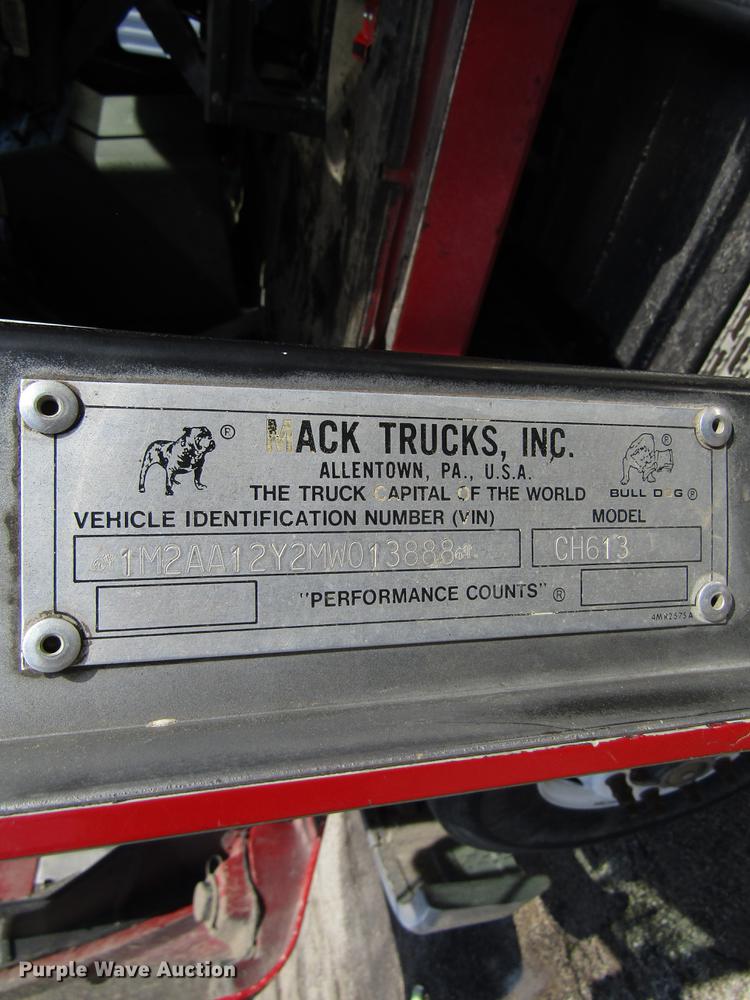 image for item EU9687 1991 Mack CH613 tank truck