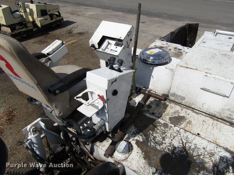 image for item EU9688 2011 Roadtec RP195 paver