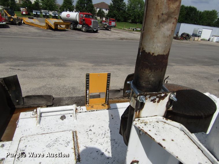 image for item EU9688 2011 Roadtec RP195 paver