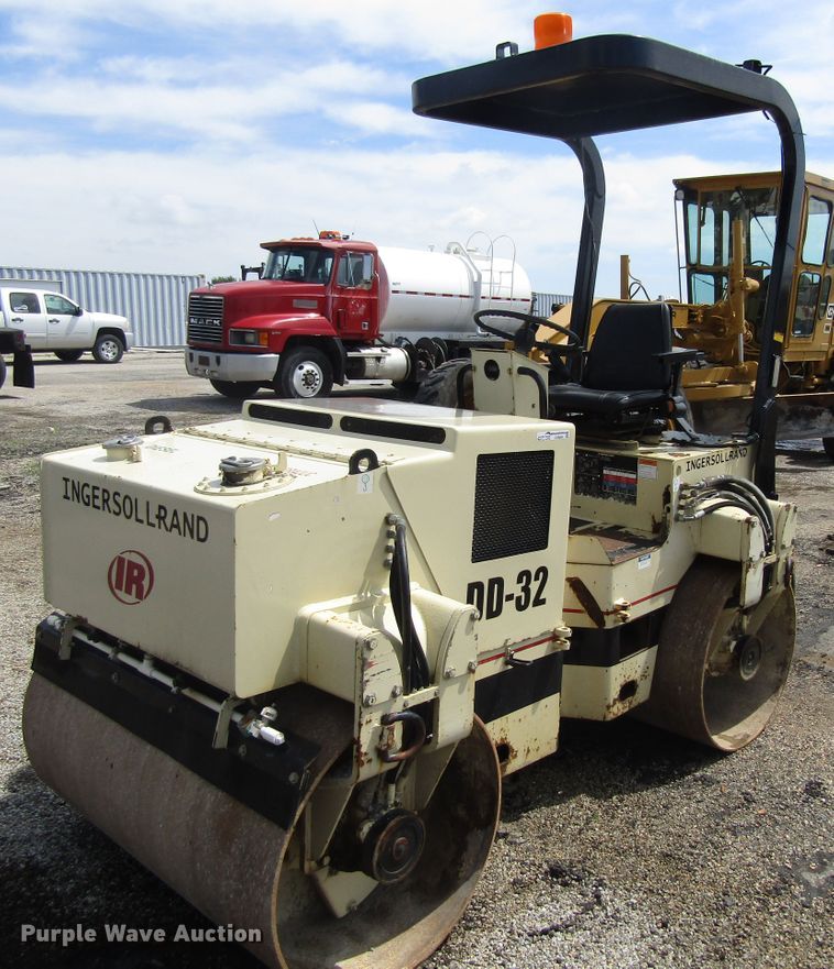 image for item EU9690 1996 Ingersoll Rand DD32 double drum vibratory roller