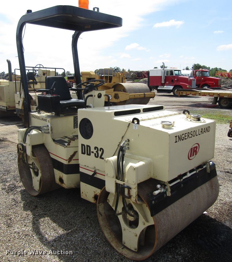 image for item EU9690 1996 Ingersoll Rand DD32 double drum vibratory roller