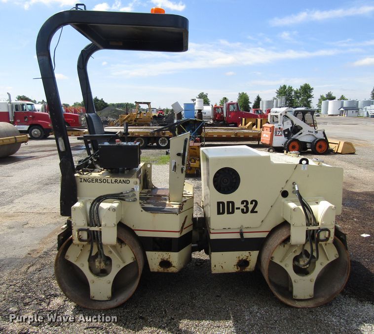 image for item EU9690 1996 Ingersoll Rand DD32 double drum vibratory roller