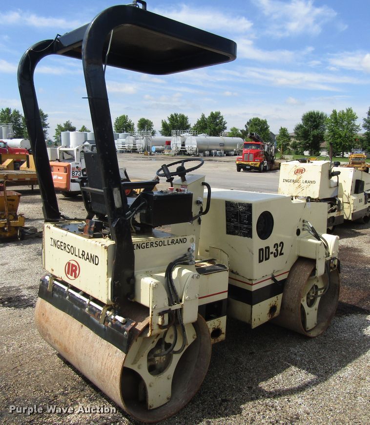 image for item EU9690 1996 Ingersoll Rand DD32 double drum vibratory roller