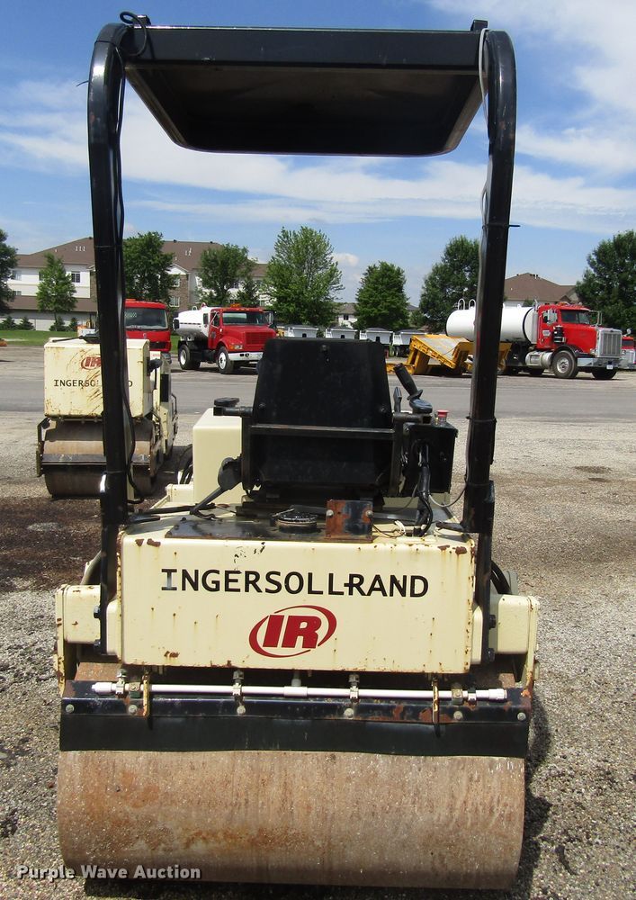image for item EU9690 1996 Ingersoll Rand DD32 double drum vibratory roller