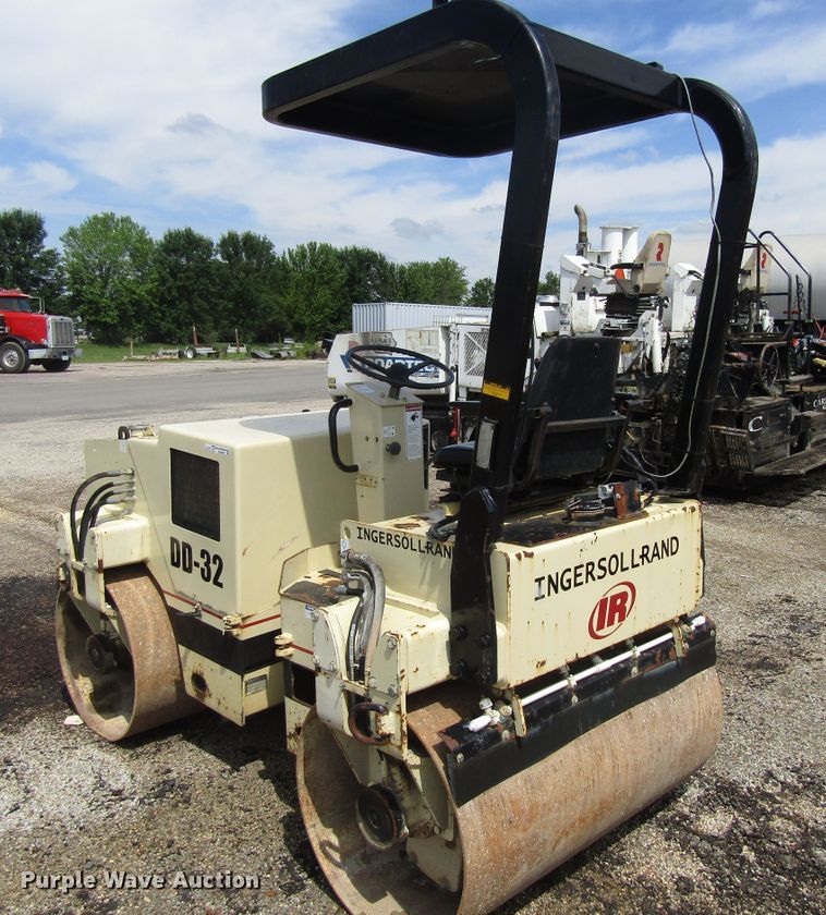image for item EU9690 1996 Ingersoll Rand DD32 double drum vibratory roller