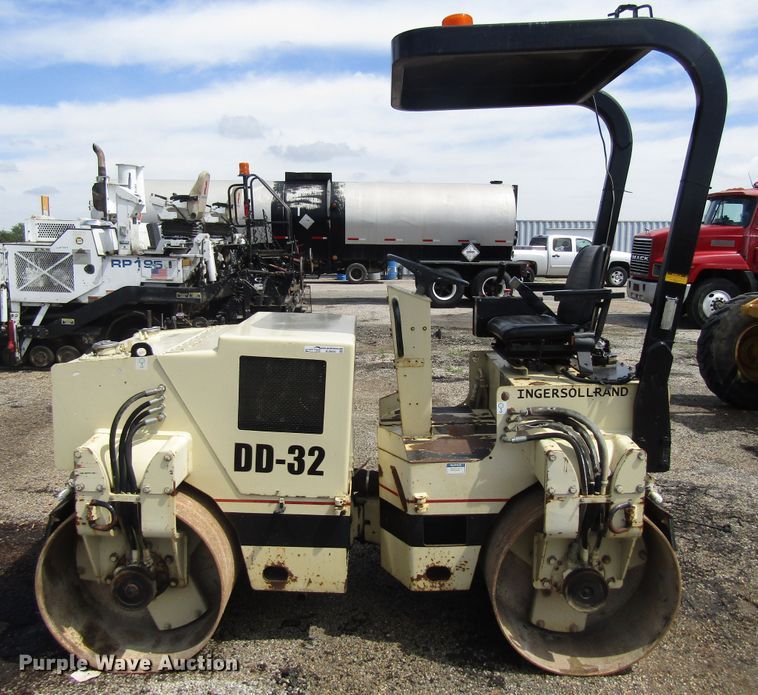image for item EU9690 1996 Ingersoll Rand DD32 double drum vibratory roller