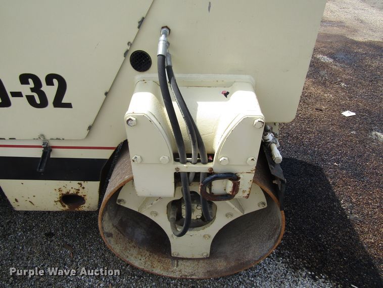 image for item EU9690 1996 Ingersoll Rand DD32 double drum vibratory roller