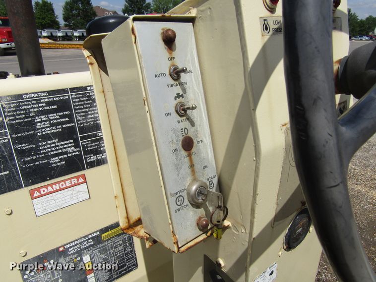 image for item EU9691 1988 Ingersoll Rand DD35 double drum vibratory roller