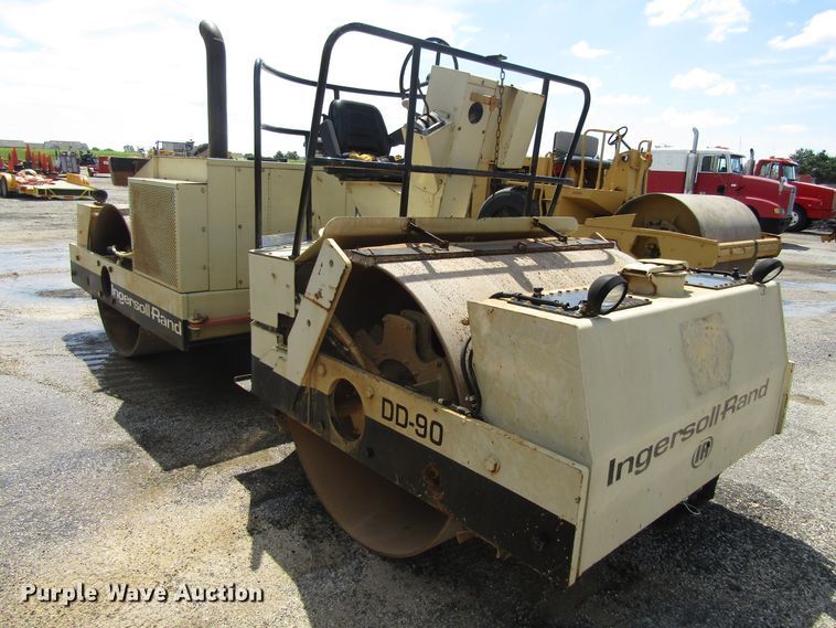 image for item EU9692 1992 Ingersoll Rand DD90 double drum vibratory roller