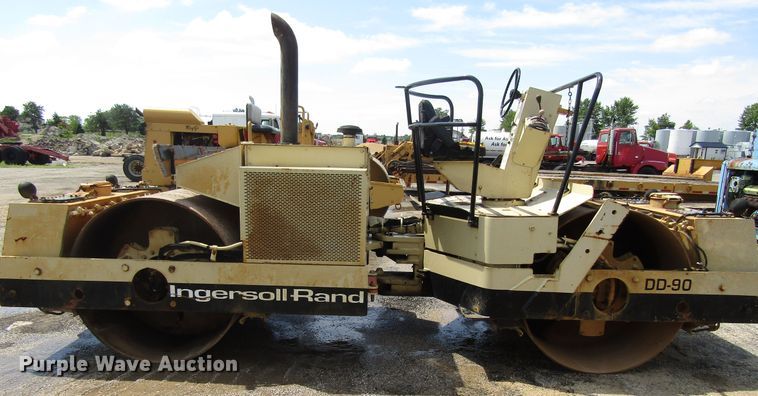 image for item EU9692 1992 Ingersoll Rand DD90 double drum vibratory roller
