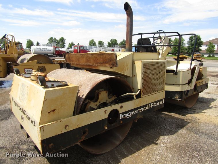 image for item EU9692 1992 Ingersoll Rand DD90 double drum vibratory roller
