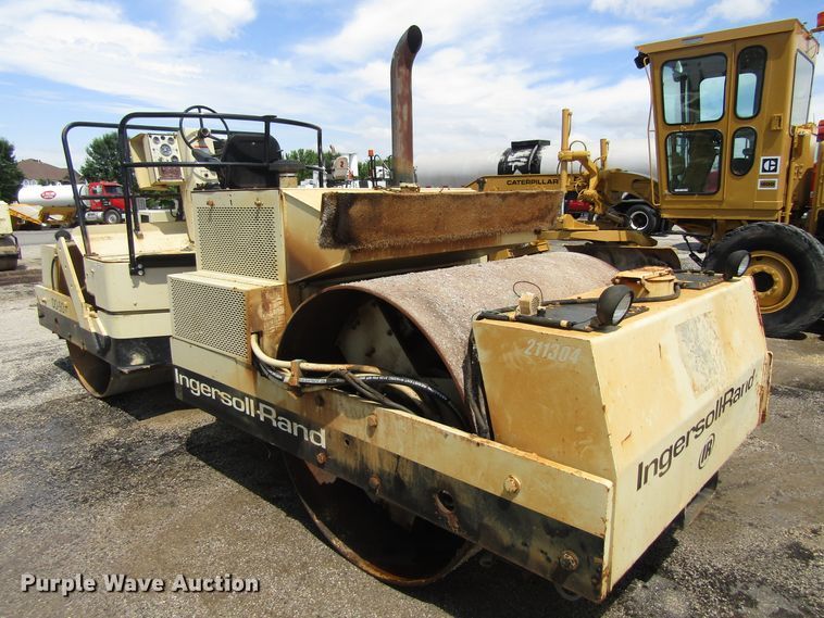 image for item EU9692 1992 Ingersoll Rand DD90 double drum vibratory roller