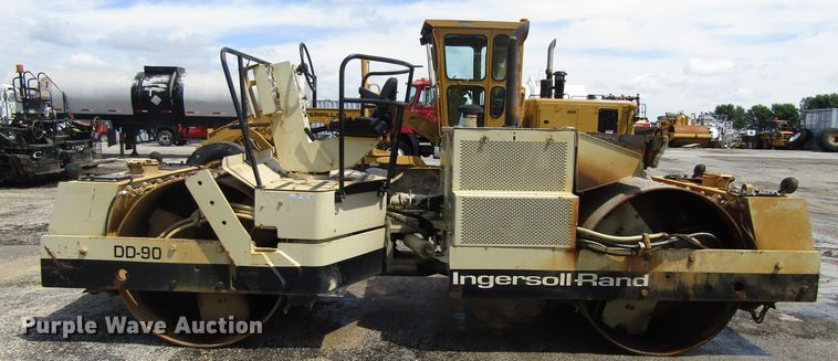 image for item EU9692 1992 Ingersoll Rand DD90 double drum vibratory roller
