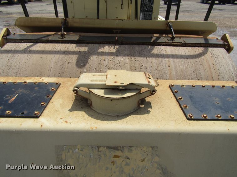 image for item EU9692 1992 Ingersoll Rand DD90 double drum vibratory roller