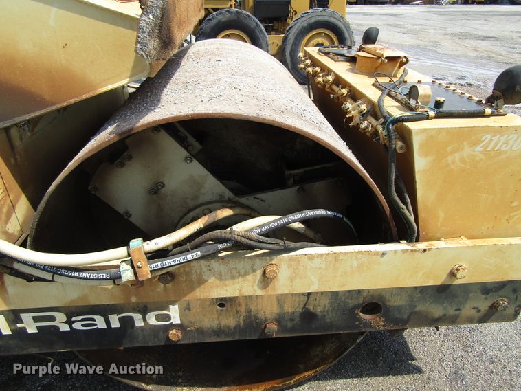 image for item EU9692 1992 Ingersoll Rand DD90 double drum vibratory roller