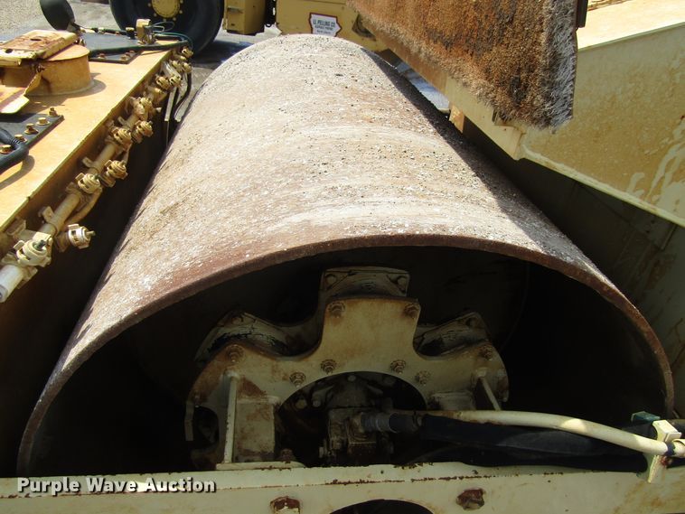 image for item EU9692 1992 Ingersoll Rand DD90 double drum vibratory roller