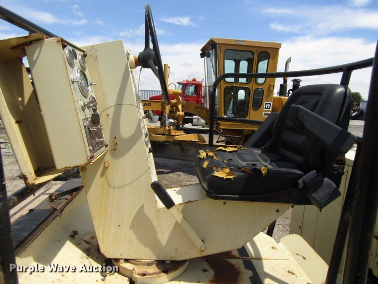 image for item EU9692 1992 Ingersoll Rand DD90 double drum vibratory roller